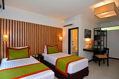 a hotel room with two beds and a mirror at Auténtico Hotel in San José