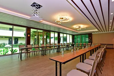 a conference room with tables and chairs and windows at Auténtico Hotel in San José