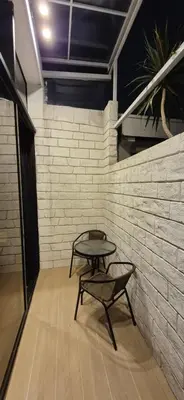 a table and a bench in a room with a brick wall at Sabana Studios in San José