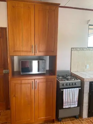 a kitchen with a microwave and a stove at Casas La Chirincoca in San Isidro