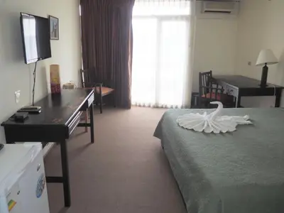 a hotel room with a bed and a desk at Nuevo Maragato Hotel & Hostel in San José