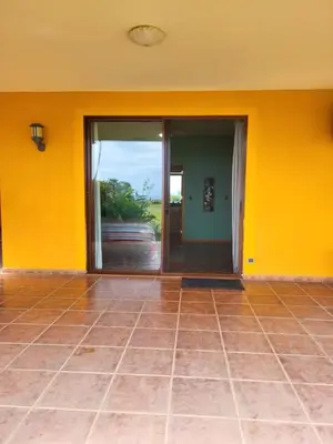 an empty room with a yellow wall and a door at Hacienda en Los Volcanes in Hacienda Guayabo
