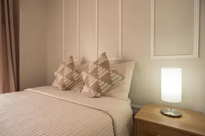 a bedroom with a bed with a lamp on a table at Victoria´s House in Grecia