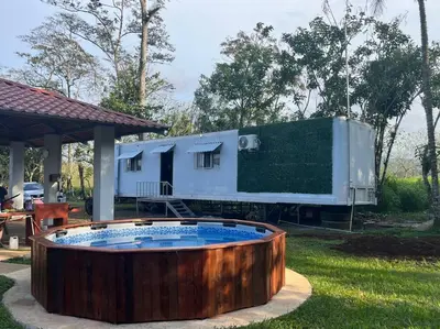 a hot tub in a yard next to a caravan at Trailer House in Vara Blanca