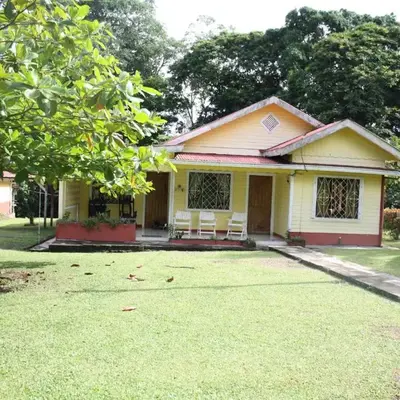 Casa Amarilla San Carlos