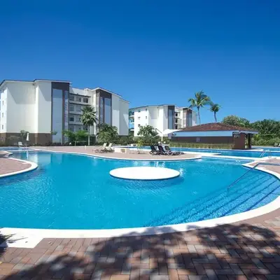 Beachfront Condo - your Oasis with pool and Wi-Fi