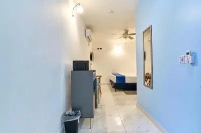 a hallway with a room with a bed at Apartaestudios La capital in San José