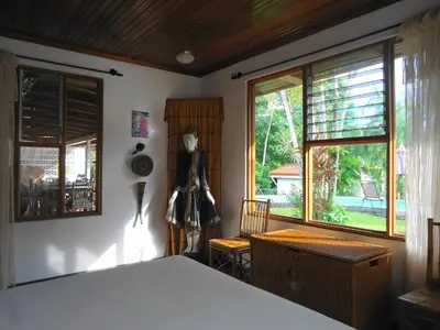 a bedroom with a bed and a dresser and a window at Quinta Don Fernando in La Garita