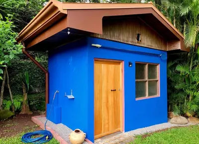 a blue outhouse with a wooden door at Quinta Don Fernando in La Garita