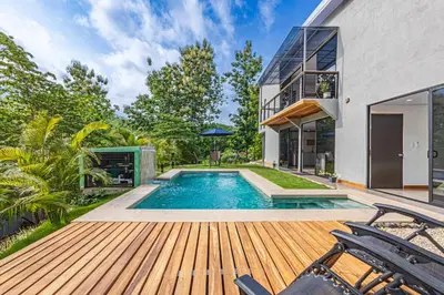 a pool in the backyard of a house at Z orro Tropical in Arbolito