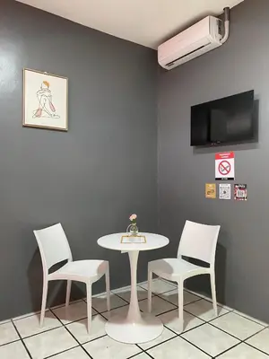 a white table and chairs in a waiting room at San Isidro, Perez Zeledon - Hotel Dubai in San Isidro