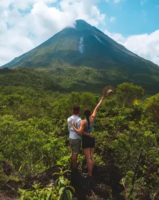 a man and woman standing on top of a mountain at Casa Paraíso - La Fortuna in Fortuna