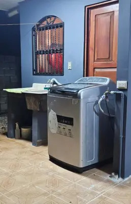 a washing machine sitting in a room next to a counter at Casa Naboo in Santa Cruz