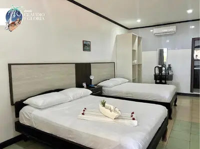 a hotel room with two beds with strawberries and a banana at Hotel Claudio y Gloria in Coco