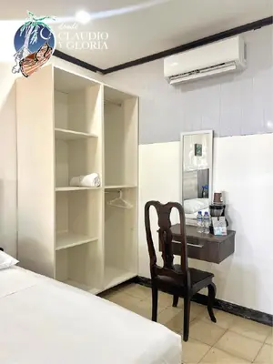 a bedroom with a desk and a chair next to a bed at Hotel Claudio y Gloria in Coco