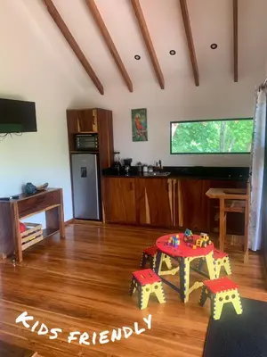 a living room with a table and a kitchen at Beach resort playa Leona in Gigantes