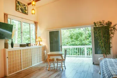 a room with a table and chairs and a balcony at Cuki House in Quesada
