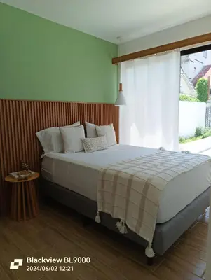 a bedroom with a bed and a window at Valu in Puntarenas