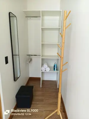 a room with a ladder and a mirror at Valu in Puntarenas