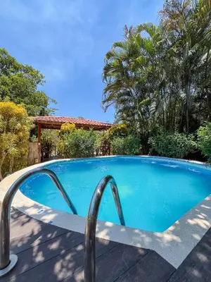 a swimming pool in a yard with trees at Donde Chalo in Paquera