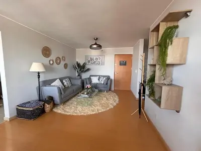 a living room with a couch and a table at Moderno apartamento totalmente equipado in San José