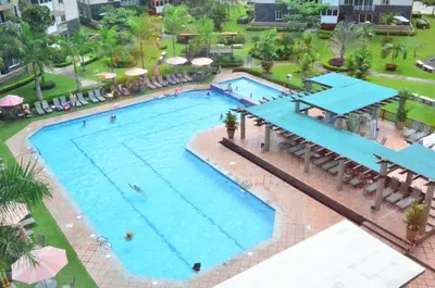 an overhead view of a large swimming pool at Jaco Costa Linda Condo in Jacó