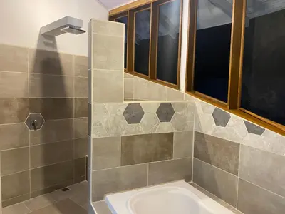 a bathroom with a shower and a sink at Casa Aba Matapalo in Matapalo