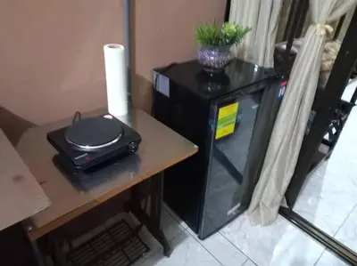 a room with a table with a stove and a table sidx sidx at Tita's House in Jarasal