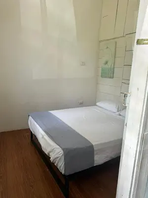 a bedroom with a bed in a room at Hostel Los Pargos in Río Sequito