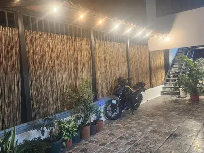 a motorcycle parked in a room with plants at Apartamento Casa Laura in Quepos
