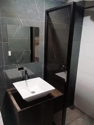 a bathroom with a white sink and a mirror at Cabinas la Antorcha in Dominical