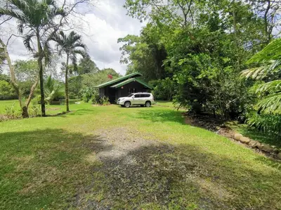 a white car parked in front of a house at Cabaña Los Tucanes in Fortuna