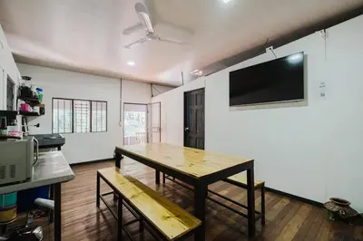 a room with a table and a tv on a wall at Apartamento Frigia 2 in Quepos