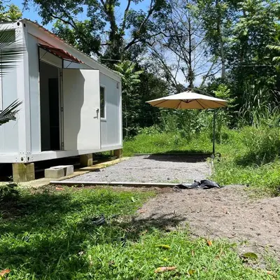 an umbrella sitting in front of a building at Apartamento Estilo Container in Guápiles
