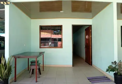 a room with a table and a window at Cabinas El Jardin in Paquera
