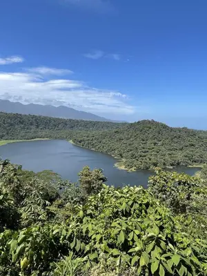 a view of a lake in the middle of a forest at Volcan Hule Lodging in Río Cuarto