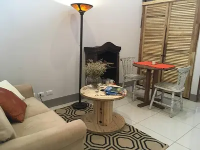 a living room with a couch and a table at Bello espacio en zona rodeada de naturaleza Apt 2 in Curridabat