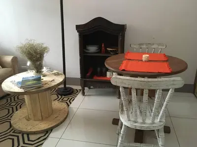 a room with a table with two chairs and a table with a cake on top at Bello espacio en zona rodeada de naturaleza Apt 2 in Curridabat