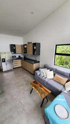 Gallery image of Sunny 2-bed condo - fast WIFI in Puntarenas