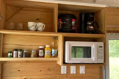 a kitchen cabinet with a microwave and various spices at \u58ee\u89c2\u666f\u8272\u7684\u5b81\u9759\u6728\u5c4b in Santa Ana