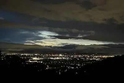 a view of a city lit up at night at \u58ee\u89c2\u666f\u8272\u7684\u5b81\u9759\u6728\u5c4b in Santa Ana