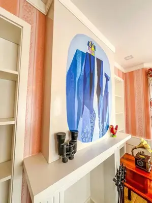 a shelf in a room with a painting on the wall at La Fortuna Up House in Fortuna