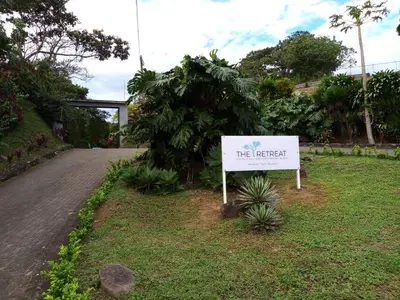 a sign in the grass next to a road at Palco Pacifico at The Retreat in Atenas