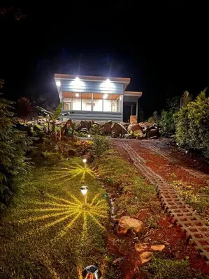 a house with a light on the side of it at Chalet Luna y Miel in Dulce Nombre