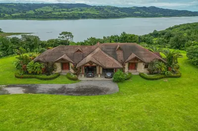 an aerial view of a house with a view of the water at Casa Shamrock Duplex 2 in Unión