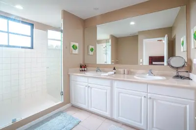a bathroom with two sinks and a shower at Pacifico TH-104 in Coco