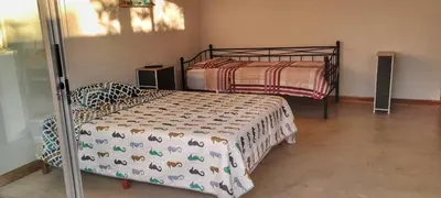 a bedroom with two beds in a room at Hermosa casa en Esterillos in Esterillos Este