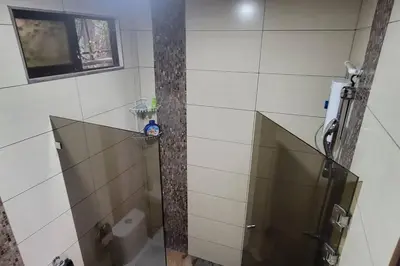 a shower with a glass door in a bathroom at Local secret apartament Blue Mountain in Quepos in Quepos