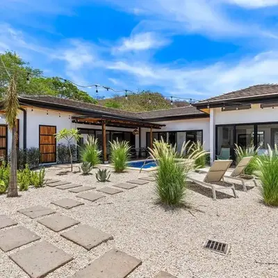 CU19 New 3 Bdrm Mod Home with Casita Prv Pool