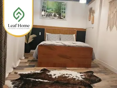 a bedroom with a bed with a wooden head board at Alajuela Leaf Home in Alajuela City